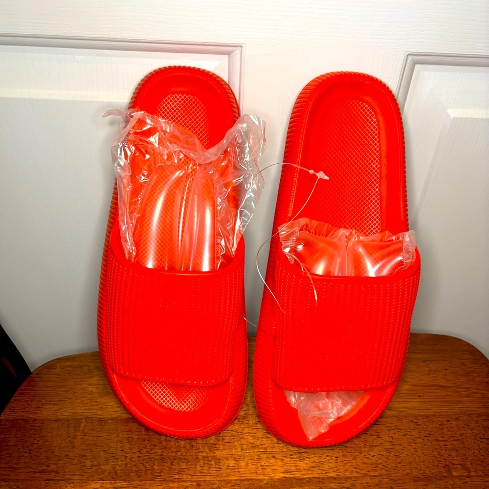 Women’s Red Cloud Slide Sandals